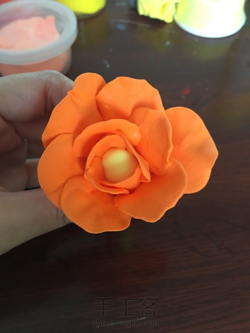 古铜背景的花瓶 第10步