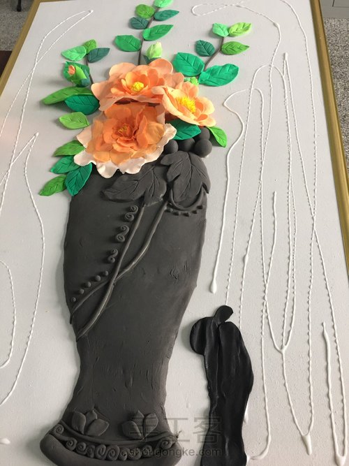 古铜背景的花瓶 第22步