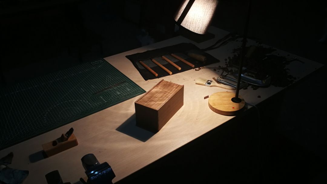 自己动手做一个首饰盒，纯手工榫卯结构。