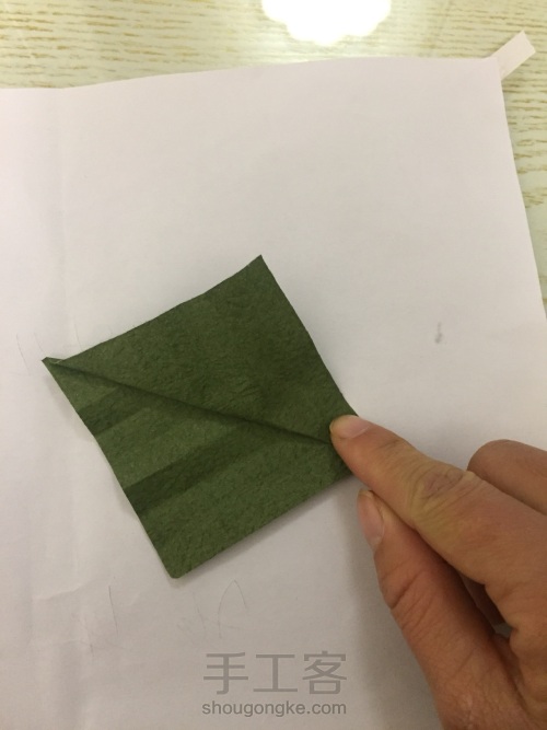 绣球花绿叶折纸教程 第11步