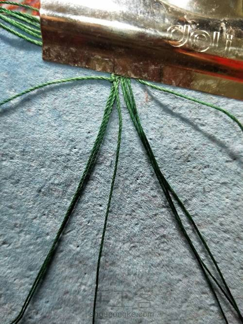 南红花花手链 第2步