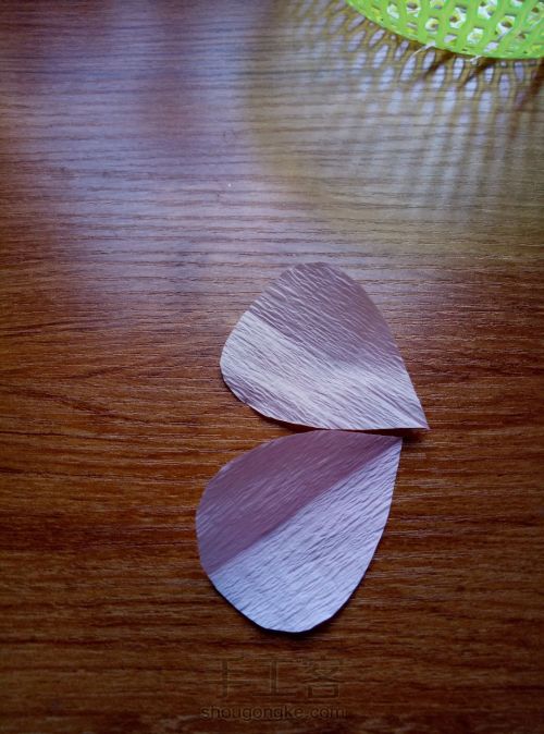 皱纹纸玫瑰——玫瑰花瓣（一） 第4步