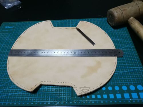 植鞣革贝壳包饺子包 第2步