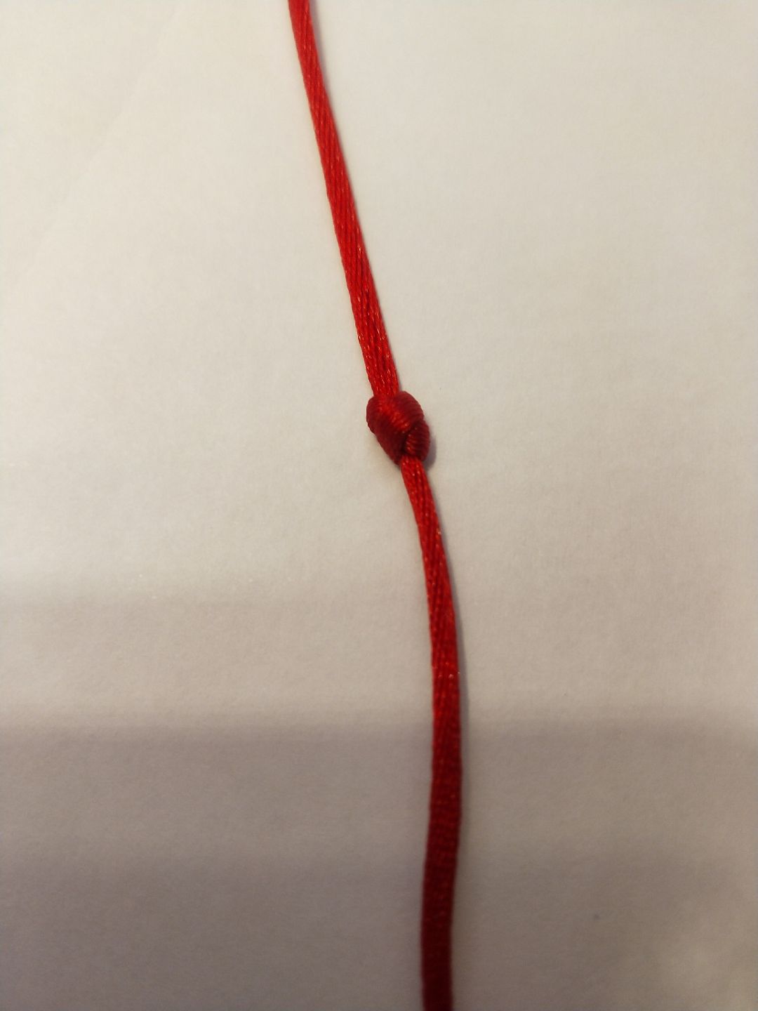 线圈结和单结差不多，同样可用做手链结尾或者隔珠用。