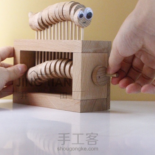 蠢萌手摇玩具毛毛虫制作 第17步