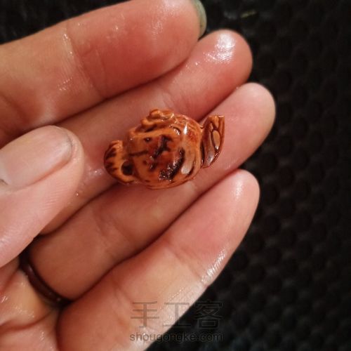 野生桃核雕刻水壶 第11步