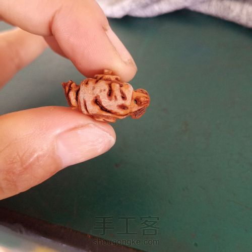 野生桃核雕刻水壶 第14步