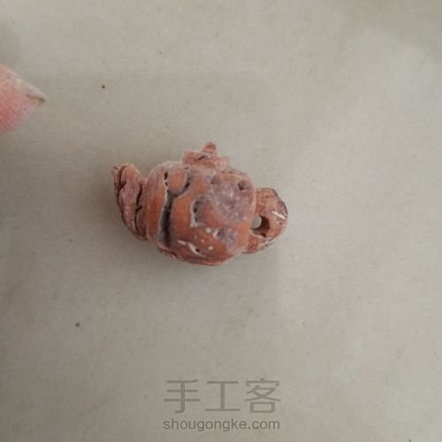 野生桃核雕刻水壶 第5步