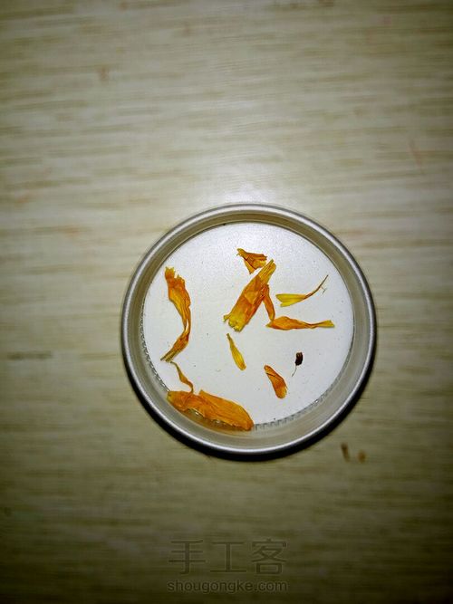 打底唇膏(淡淡的姨妈色) 第5步