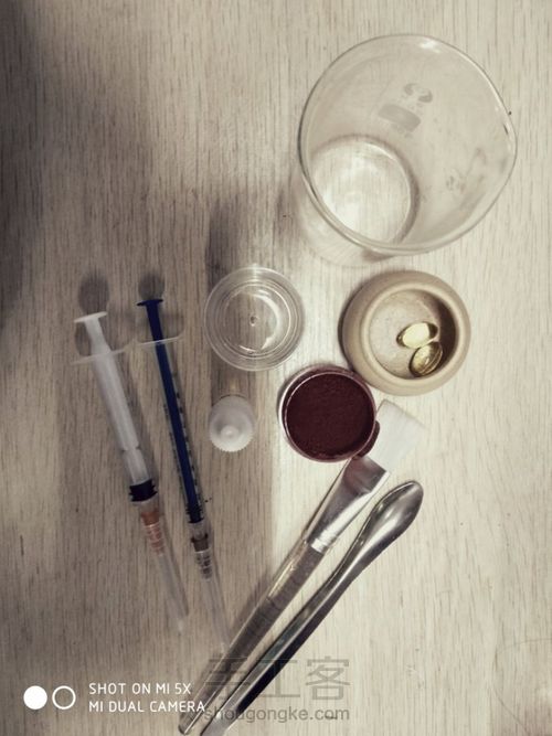 冰淇淋唇釉 第1步