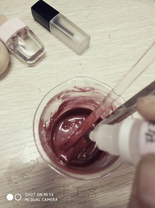 冰淇淋唇釉 第3步