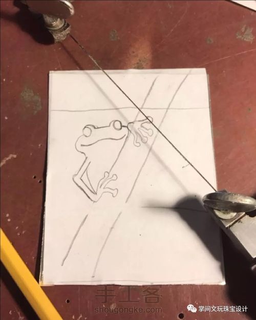 【掌间手工学院】一款可爱的青蛙胸针 第1步