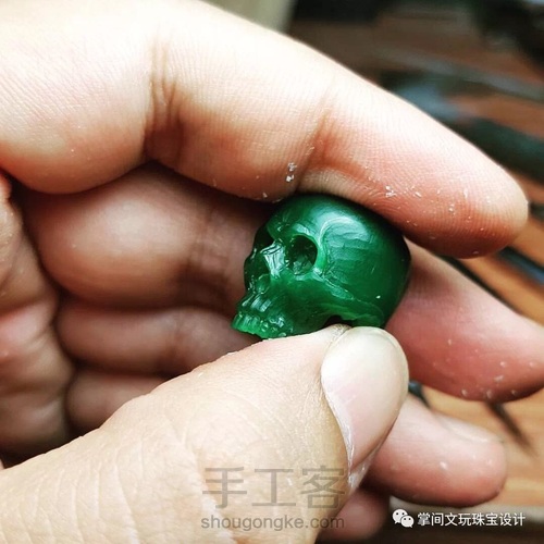 【掌间手工学院】暗黑骷髅吊坠制作 第3步
