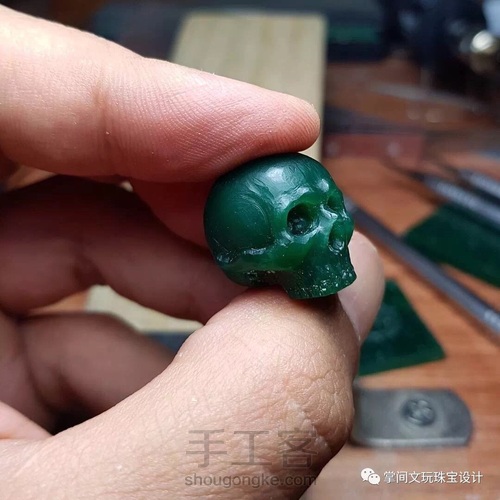 【掌间手工学院】暗黑骷髅吊坠制作 第4步