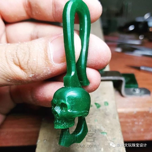 【掌间手工学院】暗黑骷髅吊坠制作 第7步