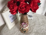 用酸奶瓶，旧物改造，配上丝带玫瑰花，做一个独特的花瓶