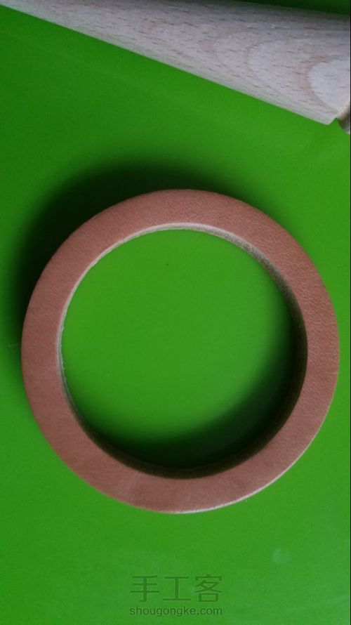 枥木无缝真皮手环 第1步