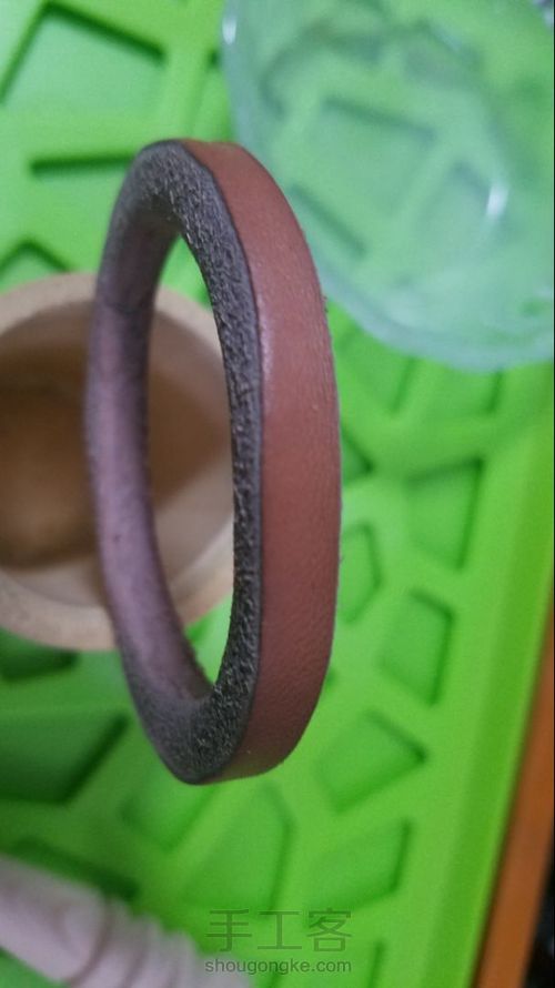 枥木无缝真皮手环 第5步