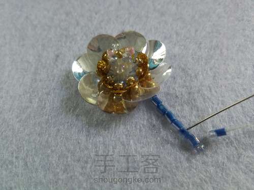 [原创]手工珠绣胸针 第15步