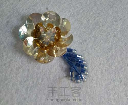 [原创]手工珠绣胸针 第17步
