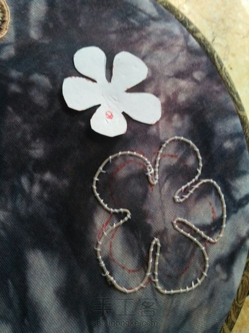 粉色刺绣立体小花🌸的制作 第1步