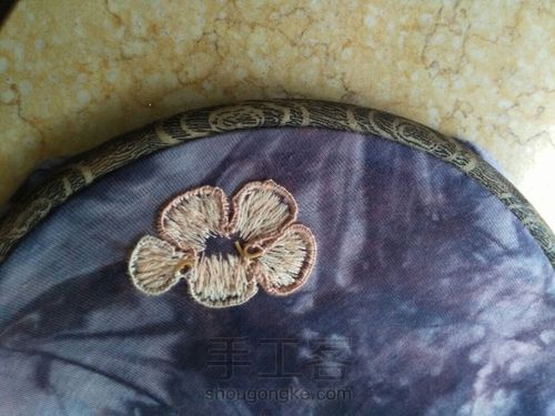 粉色刺绣立体小花🌸的制作 第2步