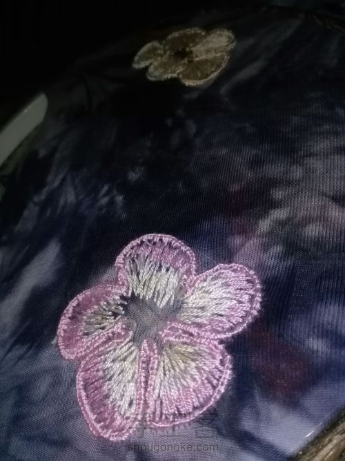 粉色刺绣立体小花🌸的制作 第3步