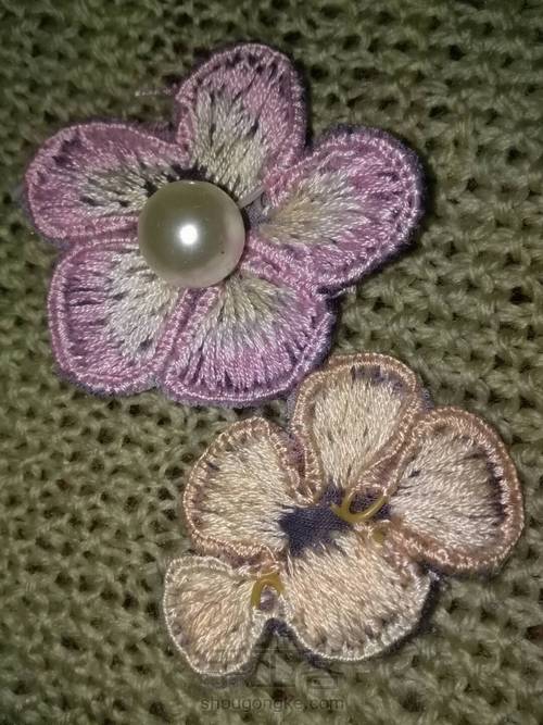 粉色刺绣立体小花🌸的制作 第4步