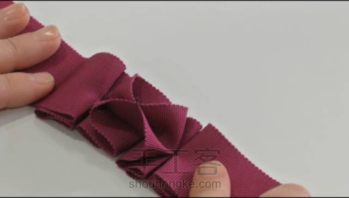 服装设计教程  装饰性螺纹丝带褶皱花边的做法 第9步