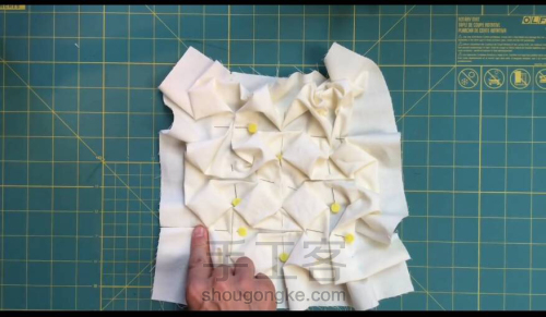 服装设计教程  菱形/菱格衣褶的制作方法 第10步