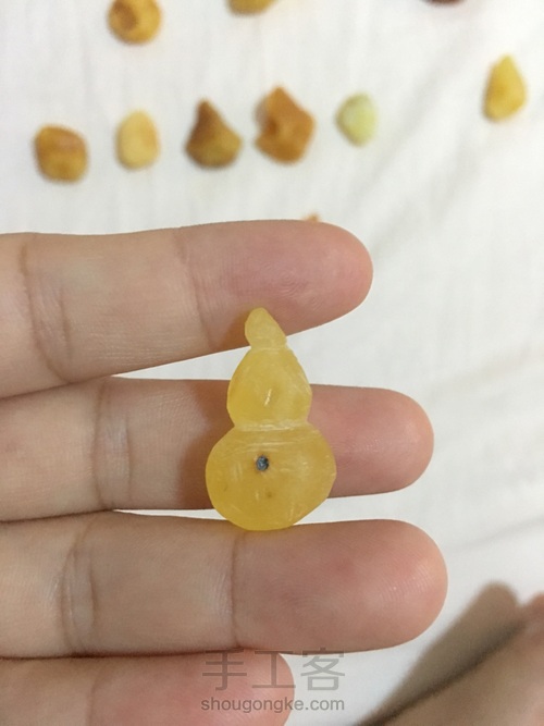 蜜蜡葫芦制作 第3步