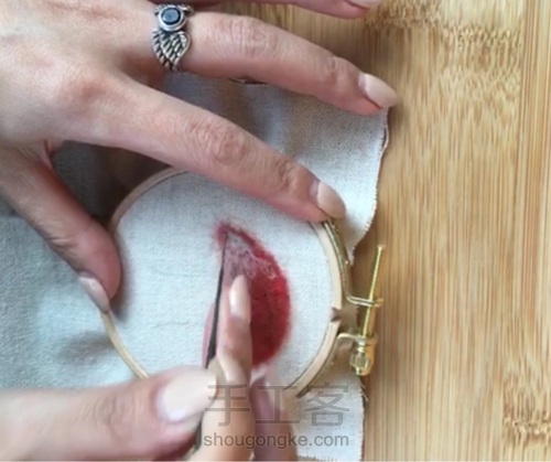 绣绷羊毛蘑菇画 第4步