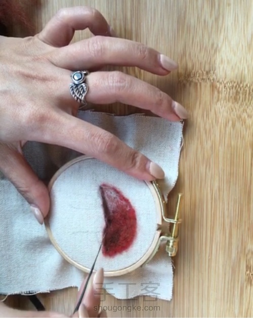 绣绷羊毛蘑菇画 第5步