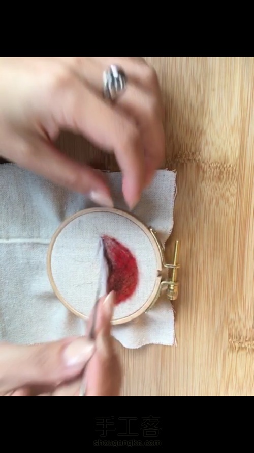 绣绷羊毛蘑菇画 第6步