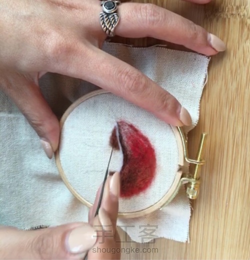 绣绷羊毛蘑菇画 第8步