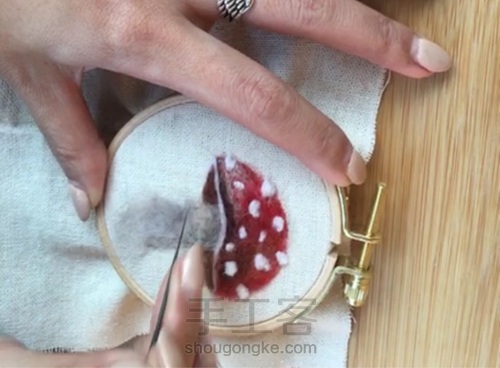 绣绷羊毛蘑菇画 第12步