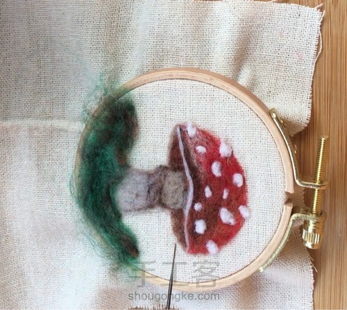 绣绷羊毛蘑菇画 第14步