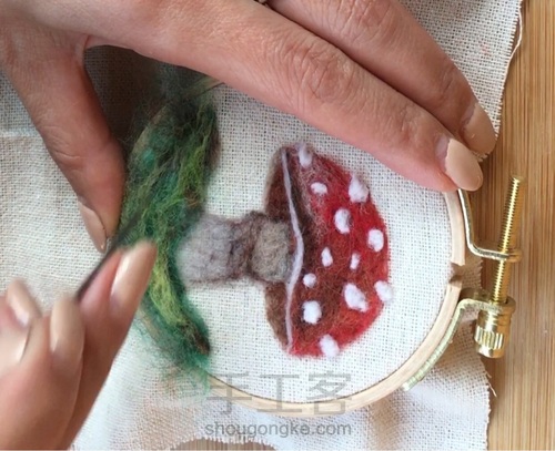 绣绷羊毛蘑菇画 第15步