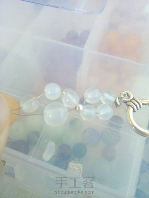 白玛瑙蕾丝猫爪子手链手工编织 第2步