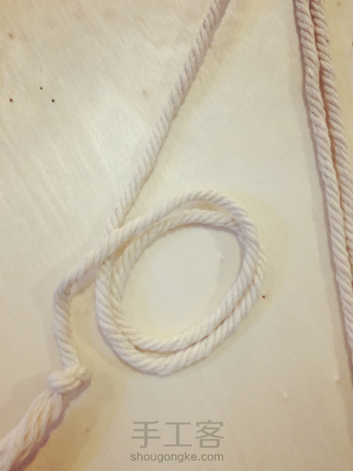 【Macrame】编织——圣诞配色花环杯垫 第2步