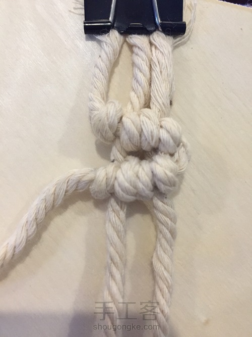 【Macrame】编织——圣诞配色花环杯垫 第17步