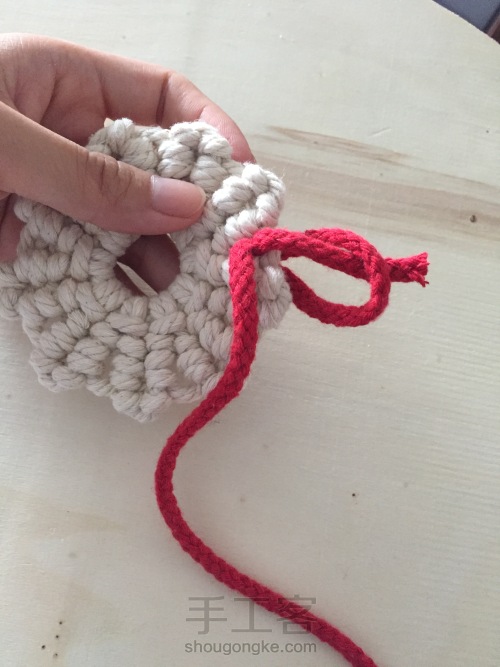 【Macrame】编织——圣诞配色花环杯垫 第49步