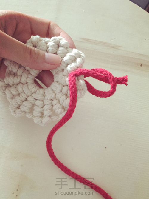 【Macrame】编织——圣诞配色花环杯垫 第50步