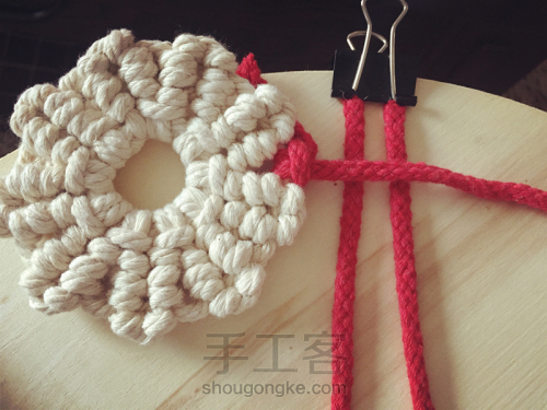 【Macrame】编织——圣诞配色花环杯垫 第56步
