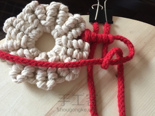 【Macrame】编织——圣诞配色花环杯垫 第61步
