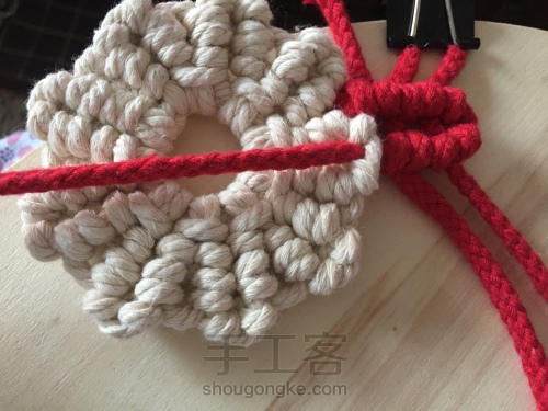 【Macrame】编织——圣诞配色花环杯垫 第65步
