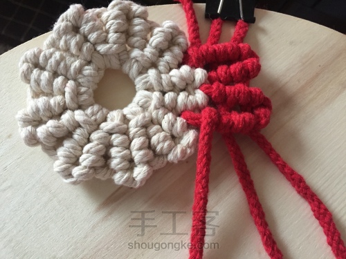 【Macrame】编织——圣诞配色花环杯垫 第69步
