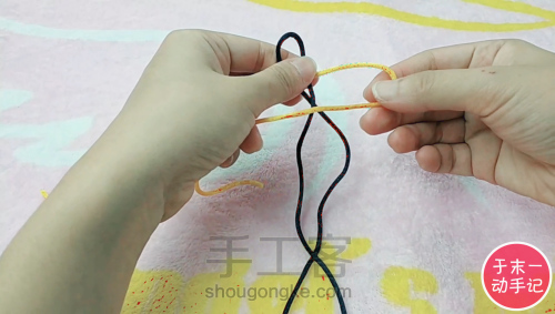编手绳超实用的双向平结编法【于末一动手记-012记】 第2步