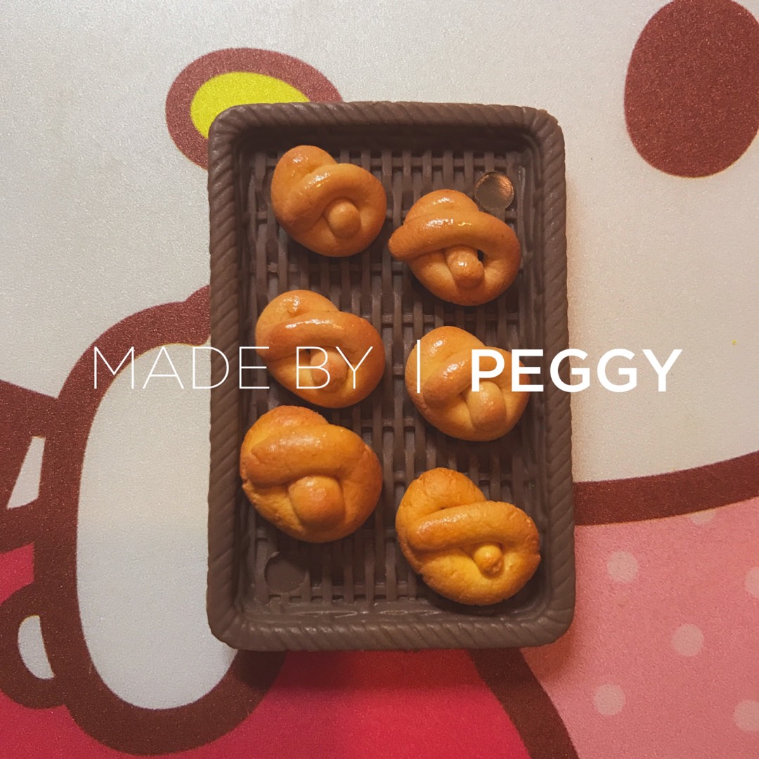 超轻粘土-蝴蝶包
今天是元旦节，Peggy在这里祝大家元旦节快乐❤️❤️
个人真的很喜欢超轻粘土，在做烘焙食物时的自然纹路，简直逼真极了！！
