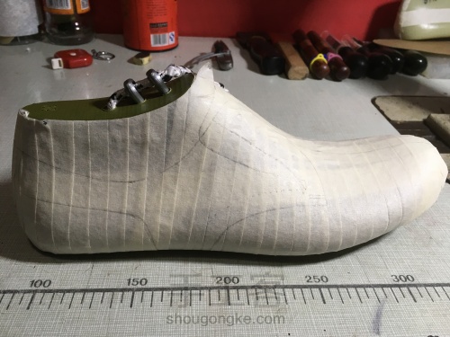 所谓的固特异手工缝制鞋制作过程 第1步